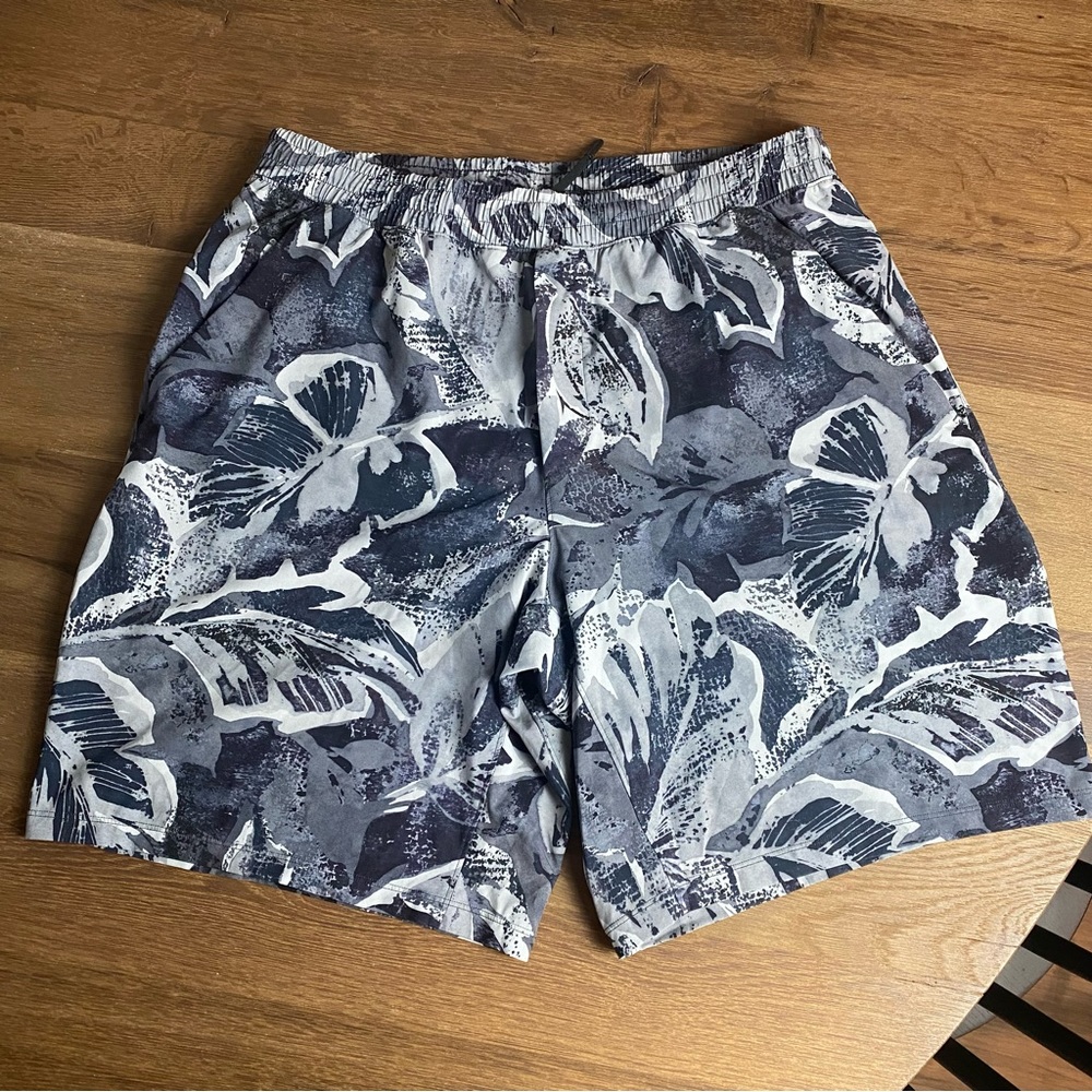 Lululemon Pace Breaker Short 9" *Liner Tropical Shadow Sea Salt Multi XL